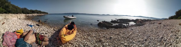 spiaggia lungo la costa 2-3 km ad ovest del campeggio